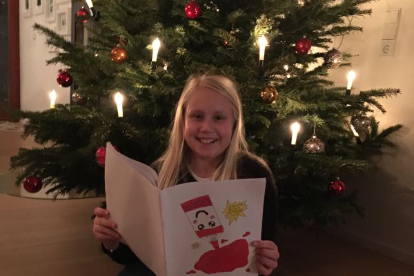 julia-weihnachtsbaum5B22DD13-8CFB-E23D-78D3-34089C585B97.jpg